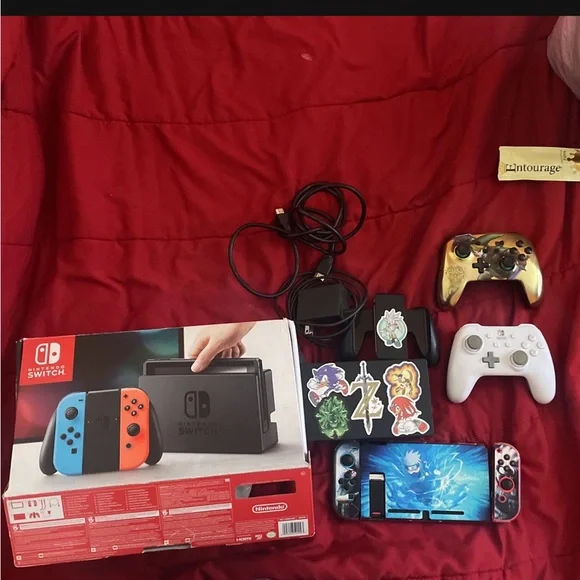 Nintendo Switch - Picture 1 of 6